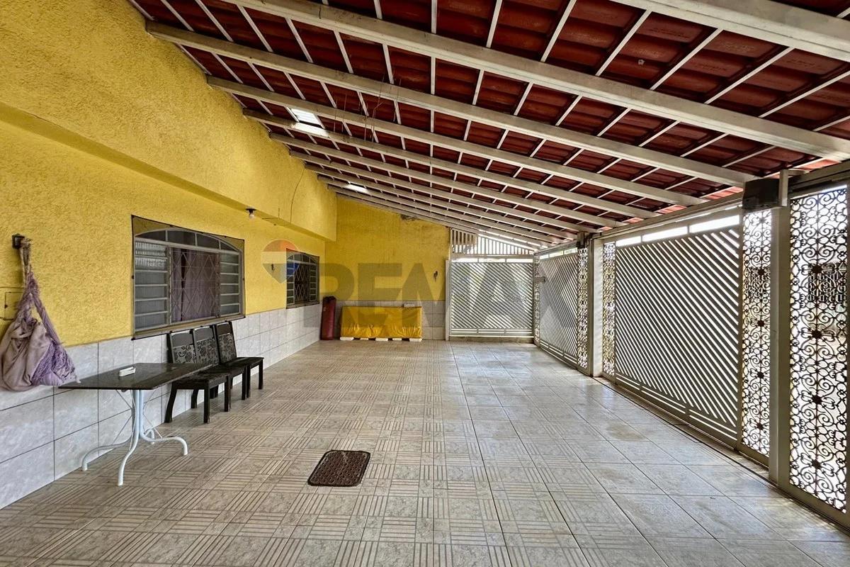Casa Quadra 307, Recanto das Emas, 150m², 3 quartos com suíte e 4 vagas, aceita financiamento - foto 4