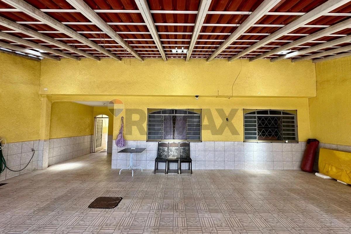 Casa Quadra 307, Recanto das Emas, 150m², 3 quartos com suíte e 4 vagas, aceita financiamento - foto 5