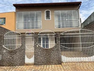 Sobrado - 4 Quartos - Área Gourmet - Samambaia Norte - QR 404 - Brasília